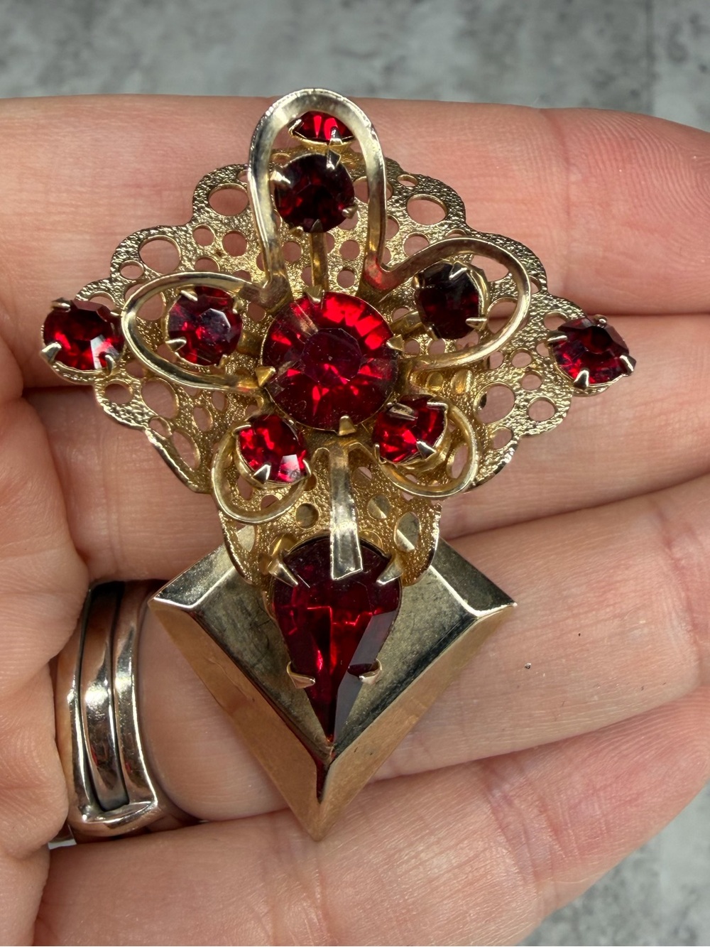 Vintage Art Deco Ruby Red Brooch Pin Gold Tone Filigree Jewelry